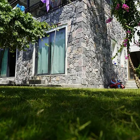 Vavilla Apartment *